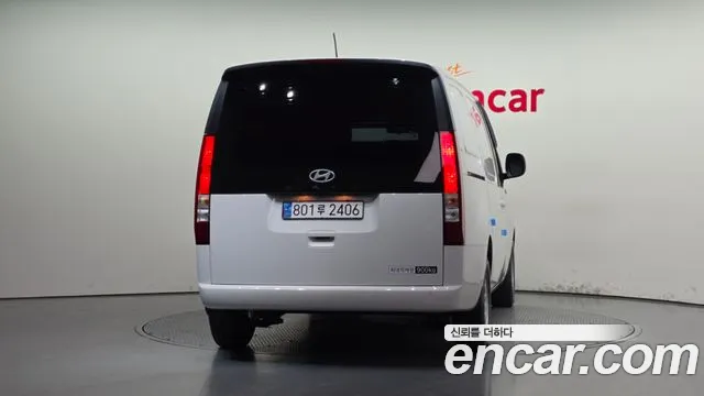 Hyundai Staria 2024 thumb 4