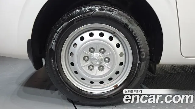 Hyundai Staria 2024 thumb 5