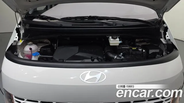 Hyundai Staria 2024 thumb 6