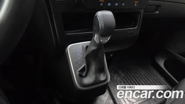 Hyundai Staria 2024 thumb 9