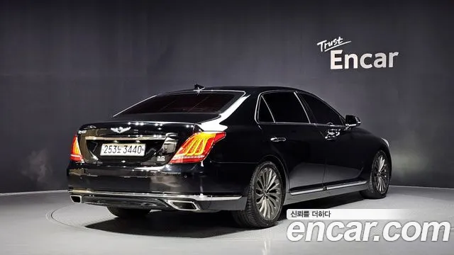 Genesis G90 2016 thumb 2