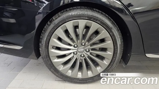 Genesis G90 2016 thumb 5