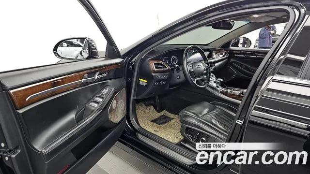 Genesis G90 2016 thumb 10