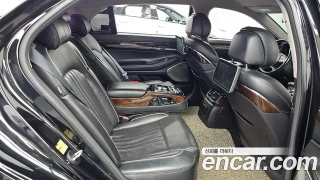 Genesis G90 2016 thumb 12
