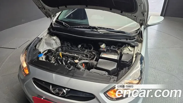 Hyundai Accent 2011 thumb 6