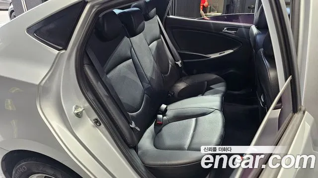 Hyundai Accent 2011 thumb 11