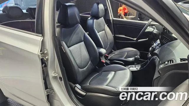 Hyundai Accent 2011 thumb 12