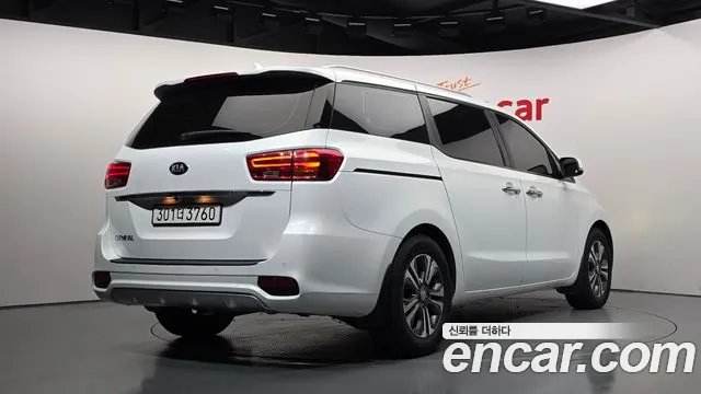 Kia Carnival 2019 thumb 2