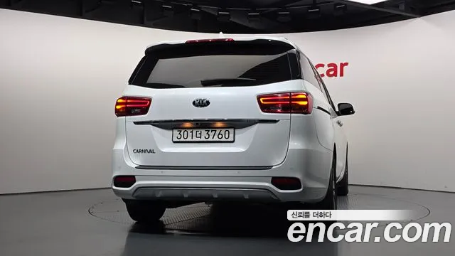 Kia Carnival 2019 thumb 4