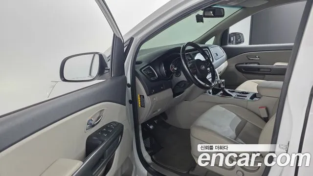 Kia Carnival 2019 thumb 10