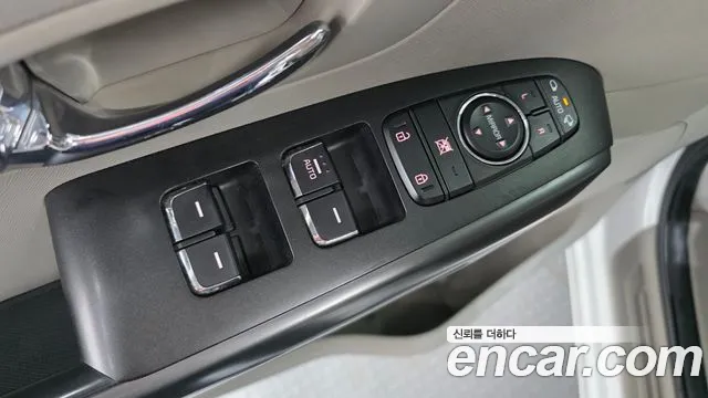 Kia Carnival 2019 thumb 11