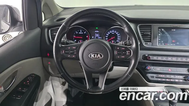 Kia Carnival 2019 thumb 12