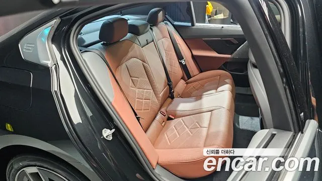 BMW 5-Series 2026 thumb 11
