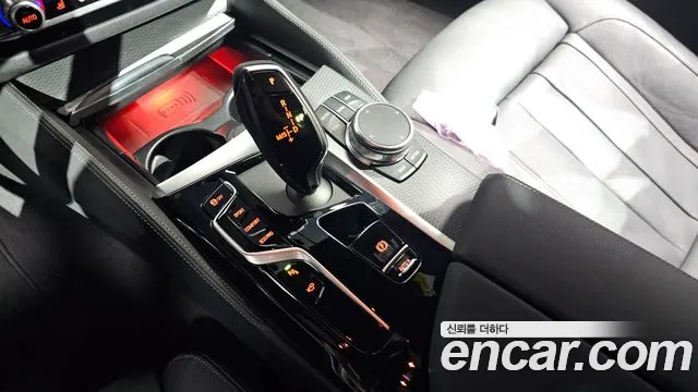 BMW 5-Series 2023 thumb 9