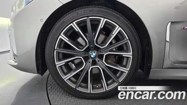 BMW 7-Series 2020 thumb 5