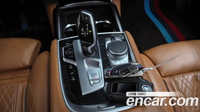 BMW 7-Series 2020 thumb 9
