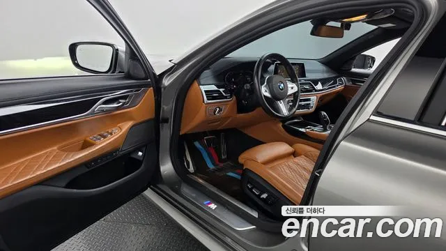 BMW 7-Series 2020 thumb 10