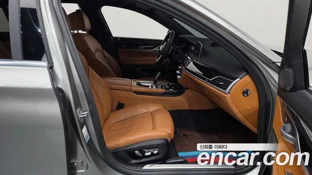 BMW 7-Series 2020 thumb 11