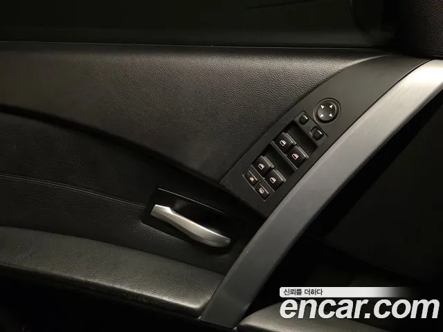 BMW M5 2006 thumb 11