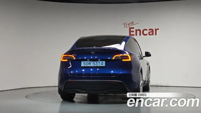 Tesla Model Y 2024 thumb 3