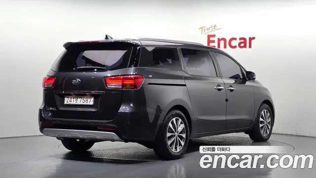 Kia Carnival 2018 thumb 2