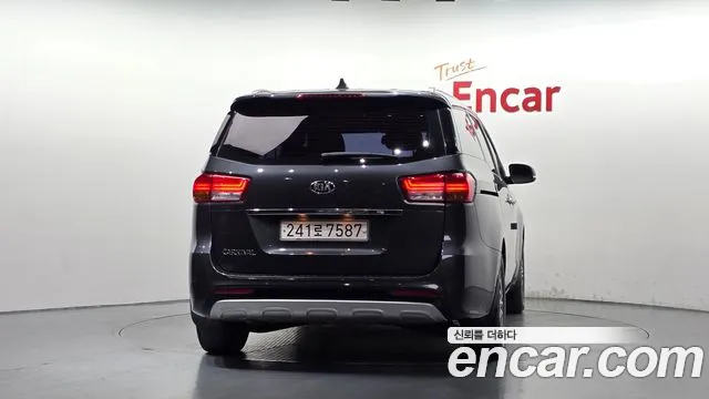 Kia Carnival 2018 thumb 4