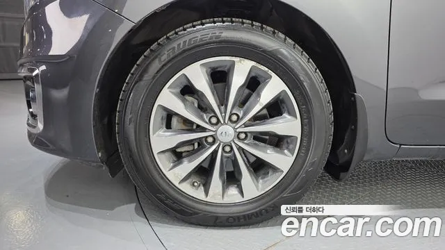 Kia Carnival 2018 thumb 5