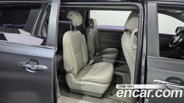Kia Carnival 2018 thumb 11