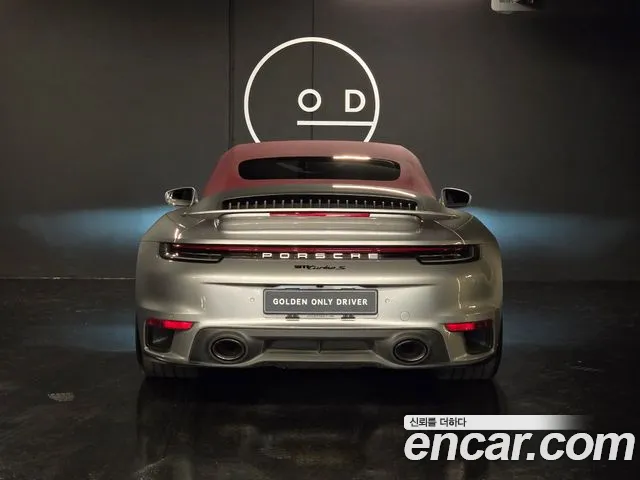 Porsche 911 2021 thumb 4