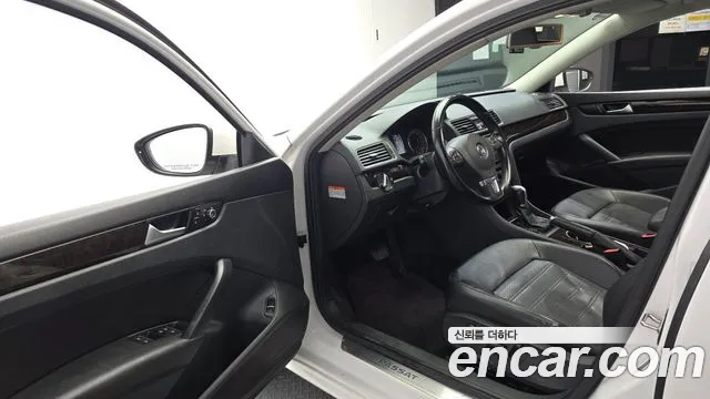 Volkswagen Passat (North America and China) 2015 thumb 10