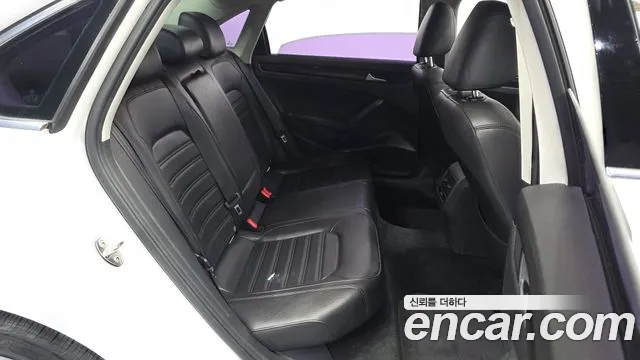 Volkswagen Passat (North America and China) 2015 thumb 11