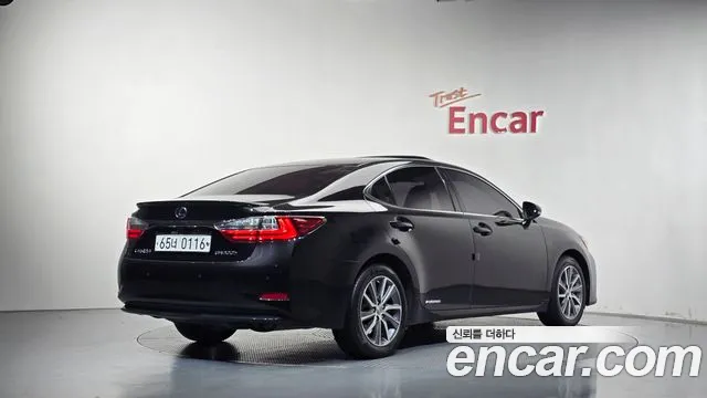 Lexus ES 2016 thumb 2