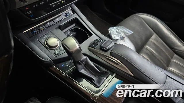 Lexus ES 2016 thumb 9