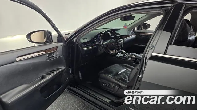 Lexus ES 2016 thumb 10