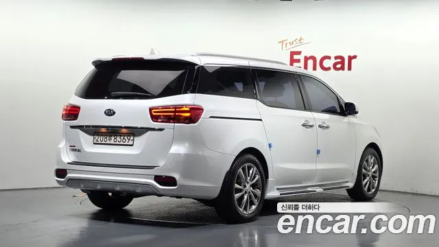 Kia Carnival 2019 thumb 2