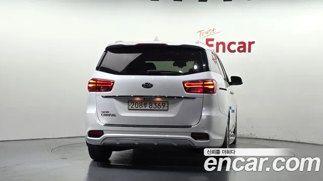 Kia Carnival 2019 thumb 4