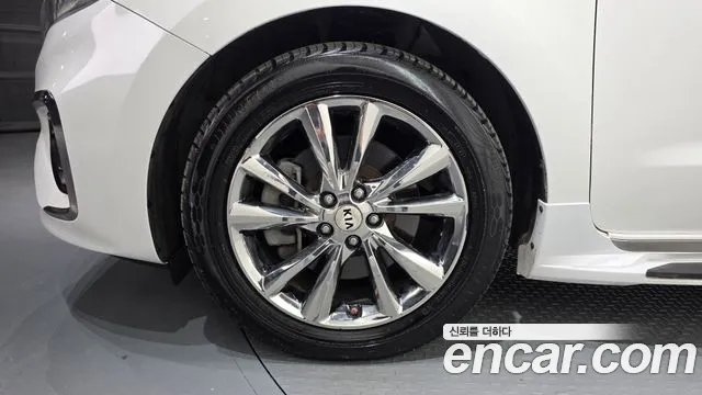 Kia Carnival 2019 thumb 5
