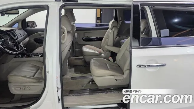 Kia Carnival 2019 thumb 11