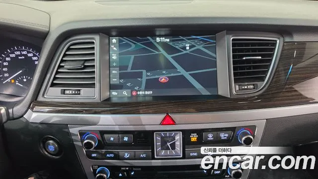Genesis G80 2017 thumb 12