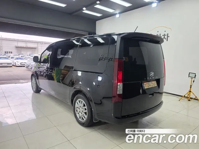 Hyundai Staria 2021 thumb 4