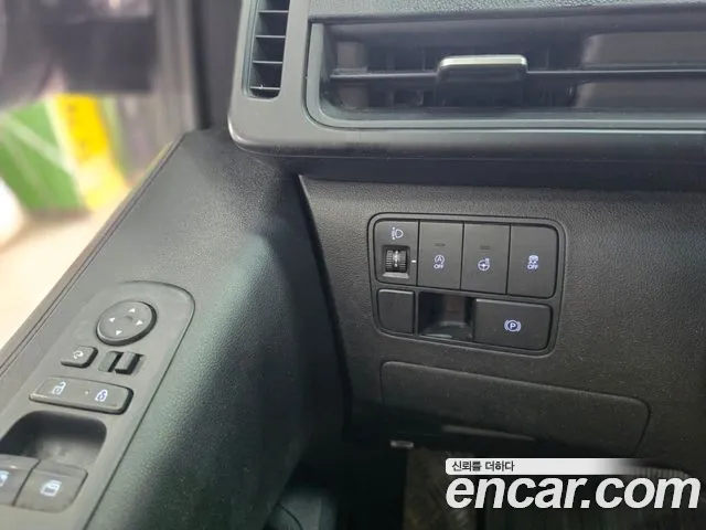 Hyundai Staria 2021 thumb 9