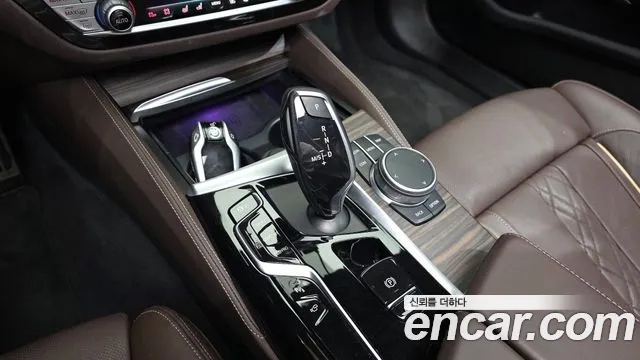 BMW 5-Series 2021 thumb 8