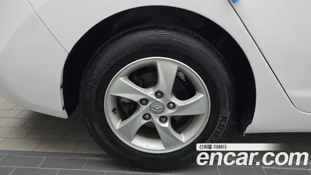 Hyundai Avante 2013 thumb 5