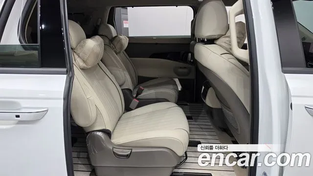 Kia Carnival 2024 thumb 11