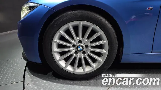 BMW 3-Series 2016 thumb 5