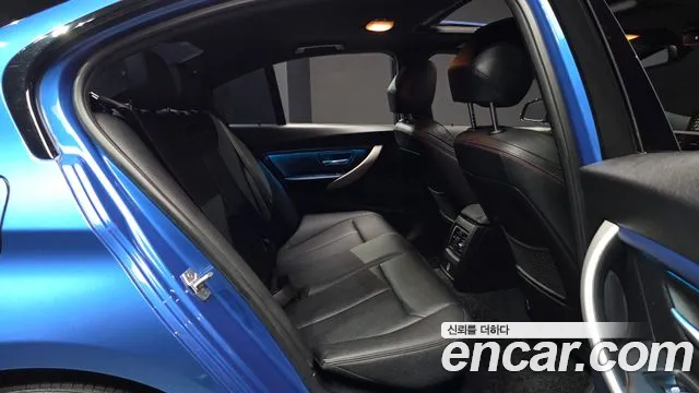BMW 3-Series 2016 thumb 11