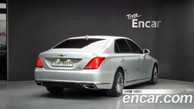 Genesis G90 2017 thumb 2