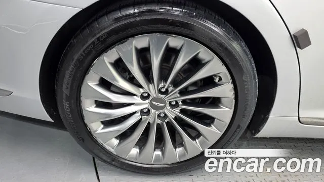 Genesis G90 2017 thumb 5