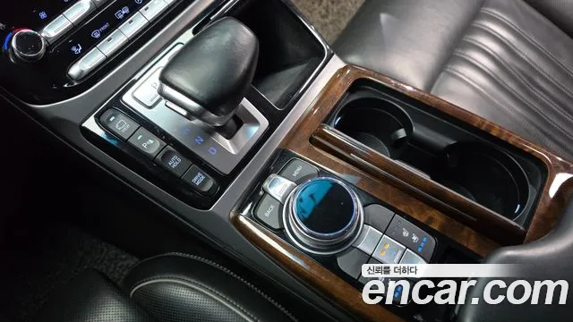 Genesis G90 2017 thumb 9
