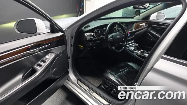 Genesis G90 2017 thumb 10